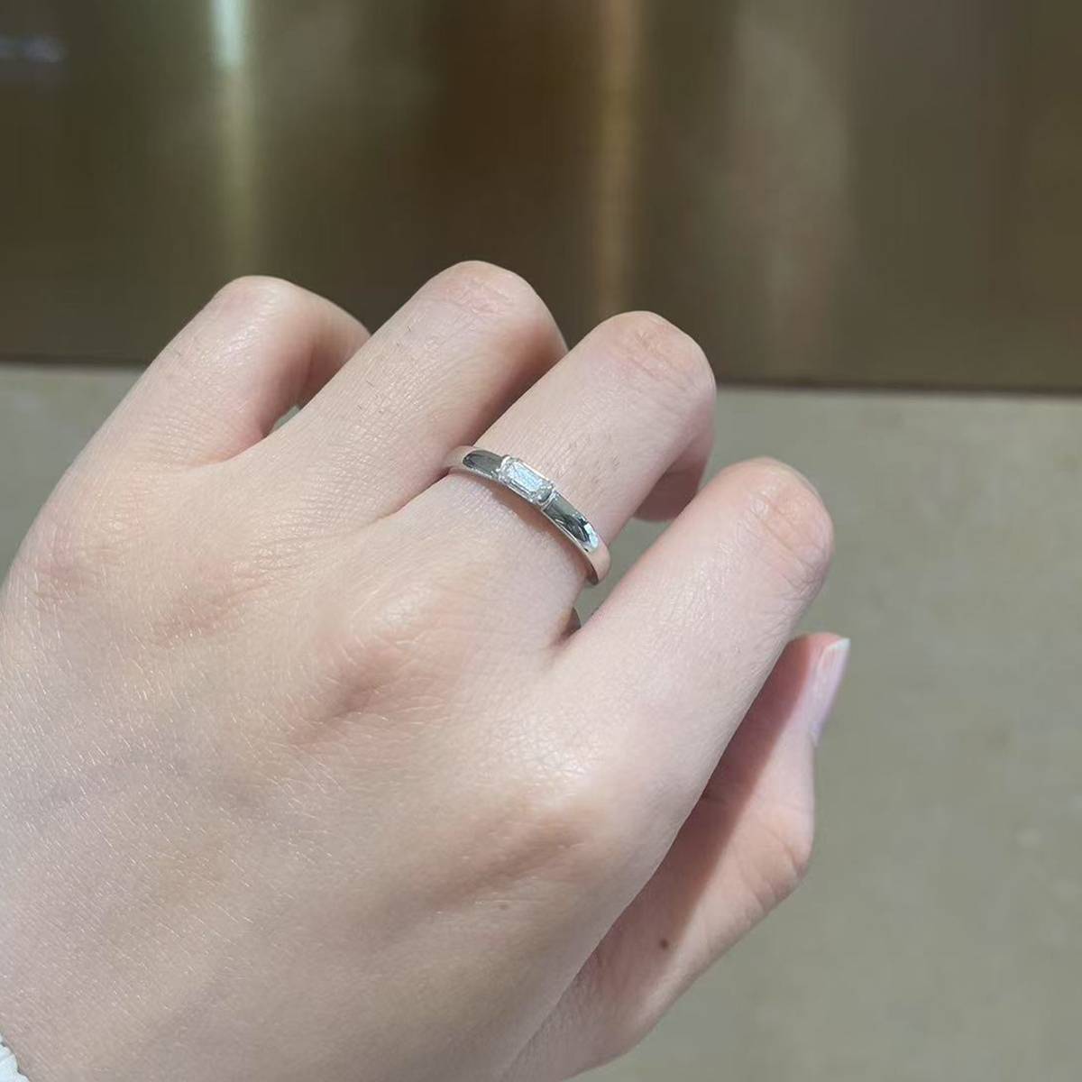 简约风祖母绿切割女戒S925银镀白金女戒定制选款主石莫桑钻0.5ct